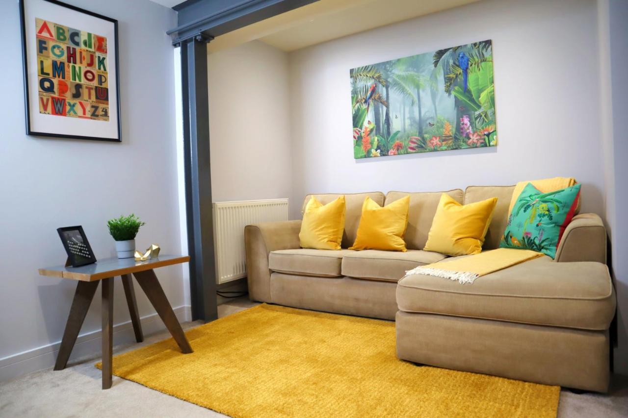Trendy Urban Industrial Apartment - Great Location - Parking - Fast Wifi - Smart Tv - Beautiful 2 Double Bedroom Apartment Sleeps Up To 4! Борнмут Екстер'єр фото